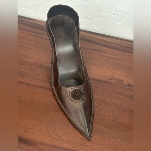 Classic Pointed-Toe metal shoe wall planter